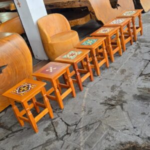 Banqueta Totalmente em Peroba com Ladrilho Hidráulico