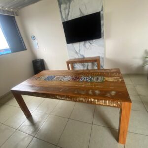 Mesa em Peroba Rústica com Ladrilho Hidráulico | Medidas: 2.00cm x 1.00cm