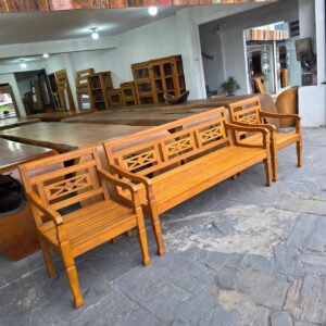 Jogo de Bancos 01 e 03 Lugares em Peroba