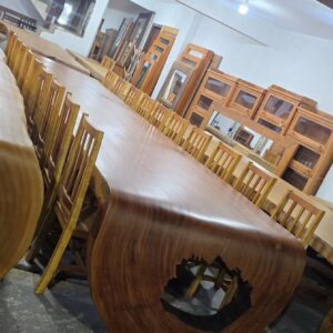 Mesa Cascata Gigante | Medidas: 5.60cm x 1.40cm (20 Cadeiras)