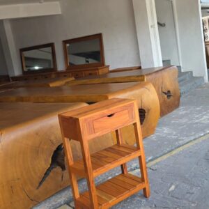 Aparador Reto, Liso em Peroba 03 Andares com Gaveta | Medida: 0,60 x 0,80 (ALT)